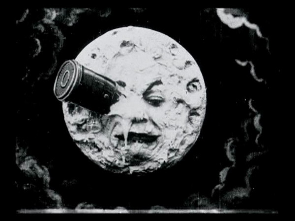 In de film Le Voyage Dans La Lune uit 1902 liepen mensen voor het eerst op de maan
